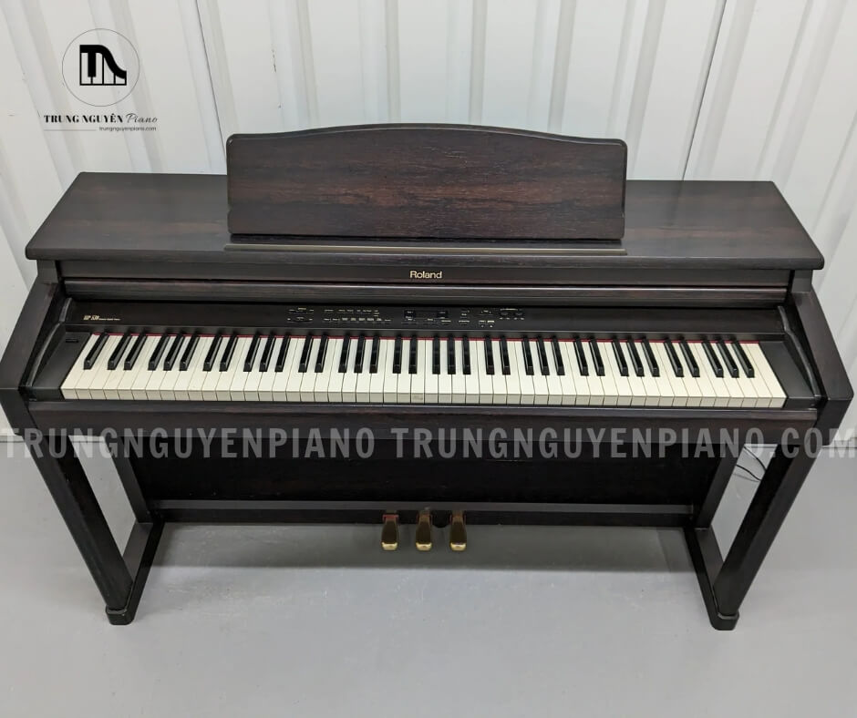 Piano Điện Roland HP530 có thiết kế hiện đại cùng kích thước nhỏ gọn