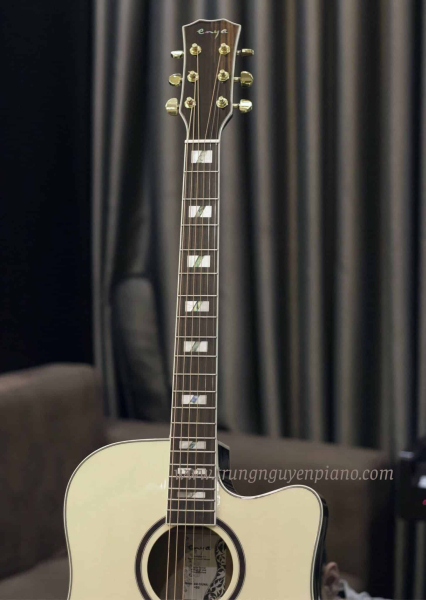 Thiết kế tinh xảo của cần đàn Guitar Enya ED18