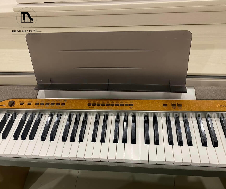 Cây đàn là sự kết hợp của bàn phím thế hệ II cùng 10 âm sắc