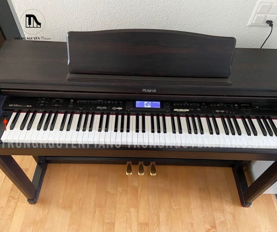 Piano Điện Roland KR570 4 Piano Điện Roland KR570 sở hữu thiết kế bắt mắt, có màu sắc sang trọng