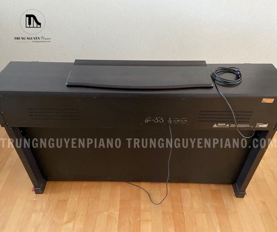 Piano Điện Roland KR570 3 Piano Điện Roland KR570 sở hữu màu đen sang trọng, cuốn hút