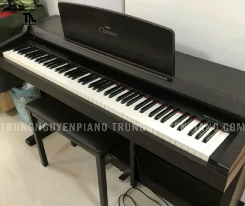 Piano Điện Yamaha CLP153 có màu đen nhám và thiết kế trẻ trung