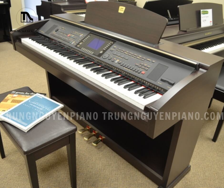Piano điện Yamaha CVP303 là cây đàn có thiết kế giống như một cây đàn piano upright.