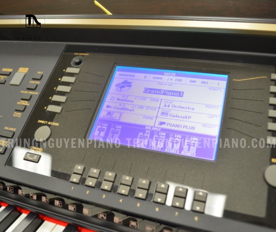 Piano Điện Yamaha CVP303 3 Piano Điện Yamaha CVP303 sử dụng một màn hình LCD lớn