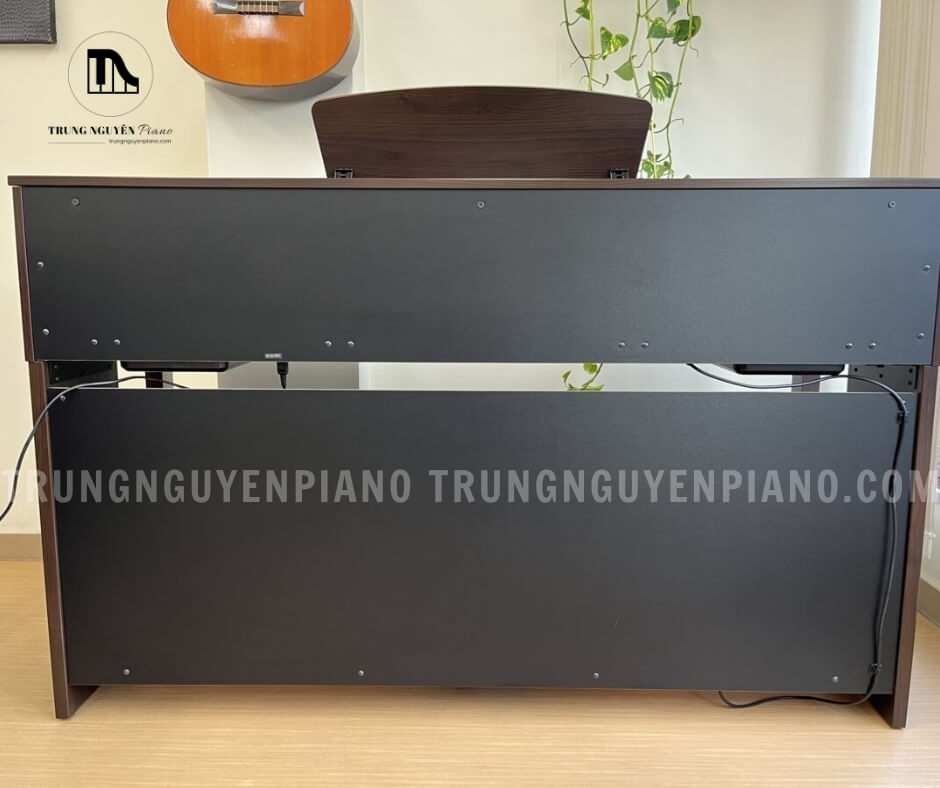 Piano Điện Yamaha SCLP5350 4 Mặt sau của Piano Điện Yamaha SCLP5350