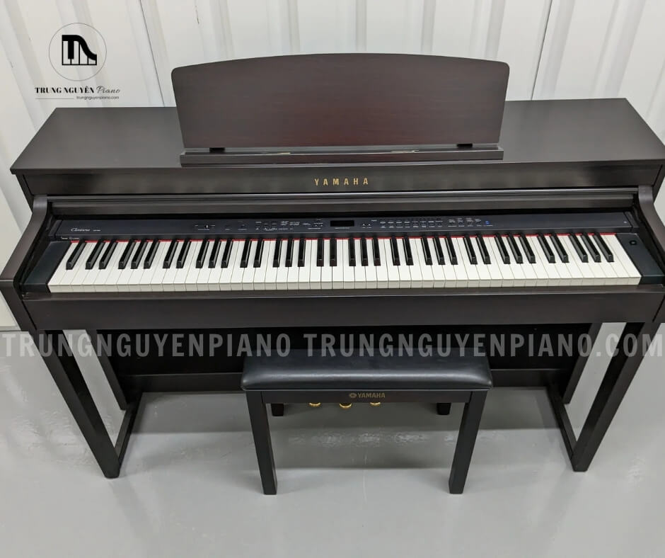 Piano điện Yamaha CLP440 R là một dòng piano cao cấp của hãng Yamaha, là sự lựa chọn hoàn hảo dành cho bạn khi trang bị nhiều tính năng