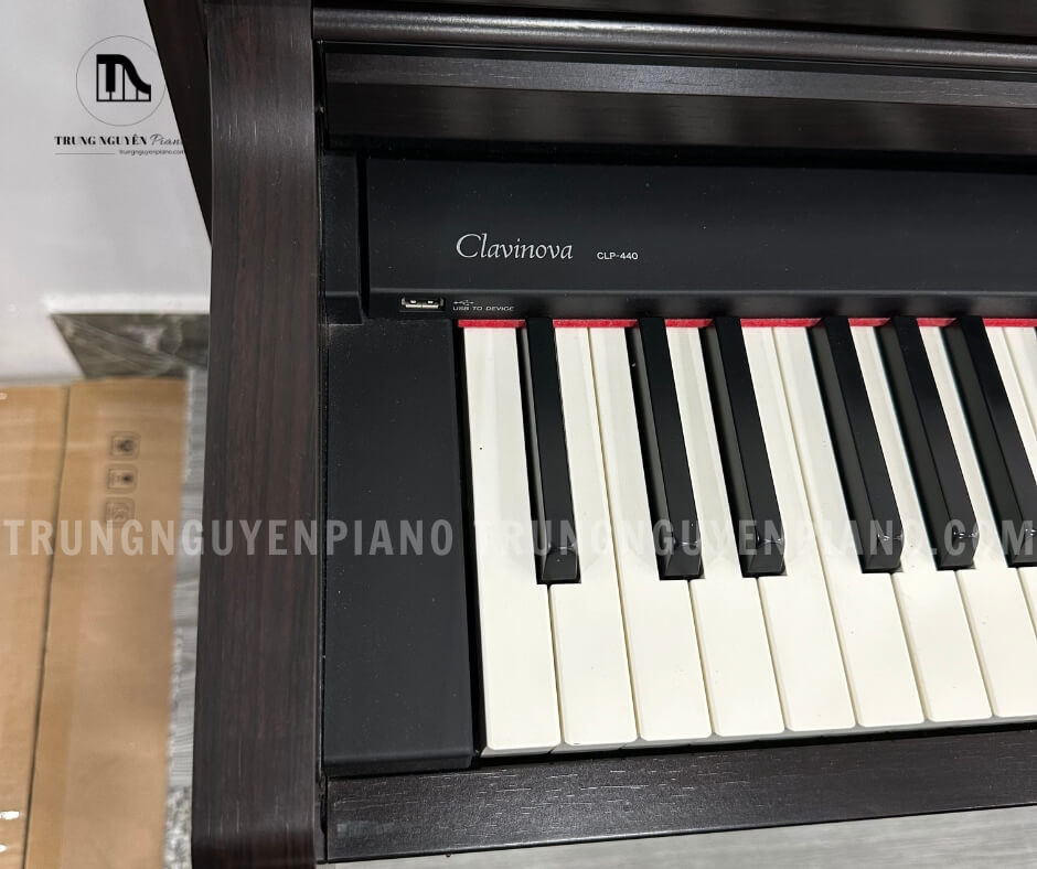 Piano Điện Yamaha CLP440 R 6 Bàn phím chất lượng, có độ nhạy cao của Piano Điện Yamaha CLP440 R