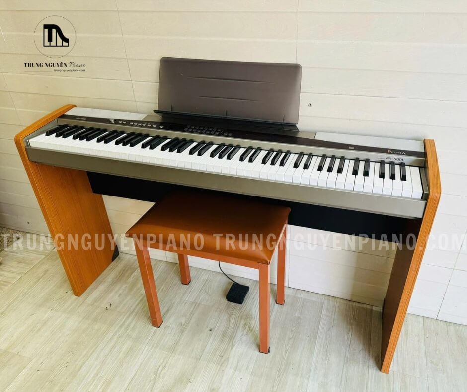 Đàn piano điện Casio PX500L sẽ giúp bạn tiết kiệm được rất nhiều không gian.