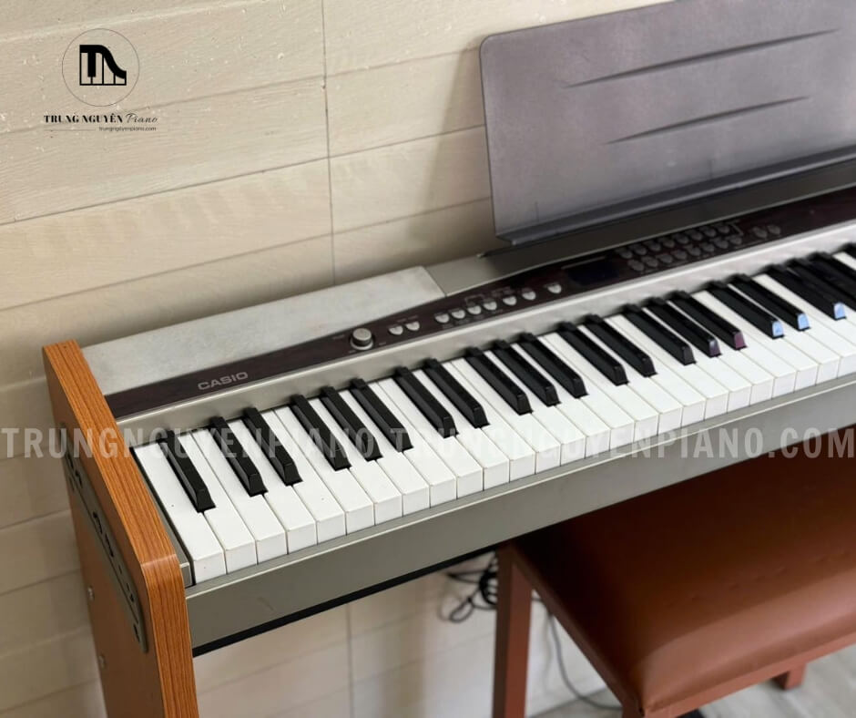 Piano Điện Casio PX500L 4 Piano Điện Casio PX500L có nhiều chế độ bài học cho bạn luyện tập phù hợp với trình độ kỹ năng và sở thích của bạn.