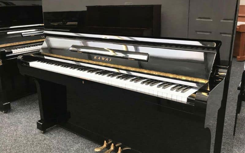 Đàn Piano Kawai KU3 10 Đàn Piano Kawai KU3 sở hữu vẻ ngoài đen bóng tuyệt đẹp và chất âm ngân nga, du dương