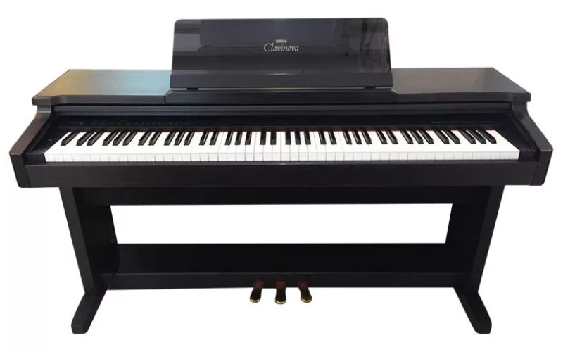 Đàn Piano Yamaha CLP124 8 Đàn Piano Yamaha CLP124 ghi điểm với vẻ ngoài bắt mắt và chất âm tốt
