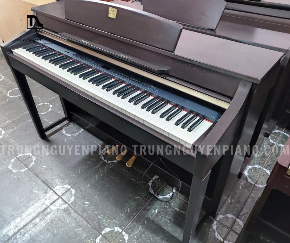 Đàn Piano Yamaha CLP370 5 Đàn Piano Yamaha CLP370 có âm thanh trong trẻo cùng hệ thống loa được nâng cấp