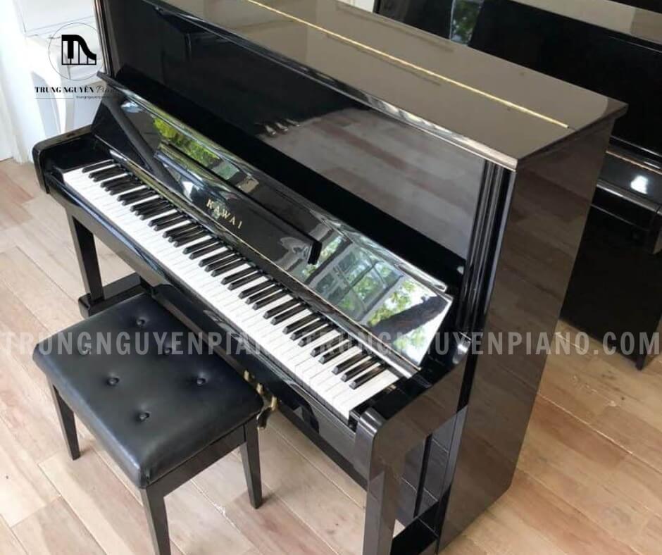 Đàn Piano Kawai BL31 5 Đàn Piano Kawai BL31 có thiết kế pha trộn giữa cổ điển và hiện đại