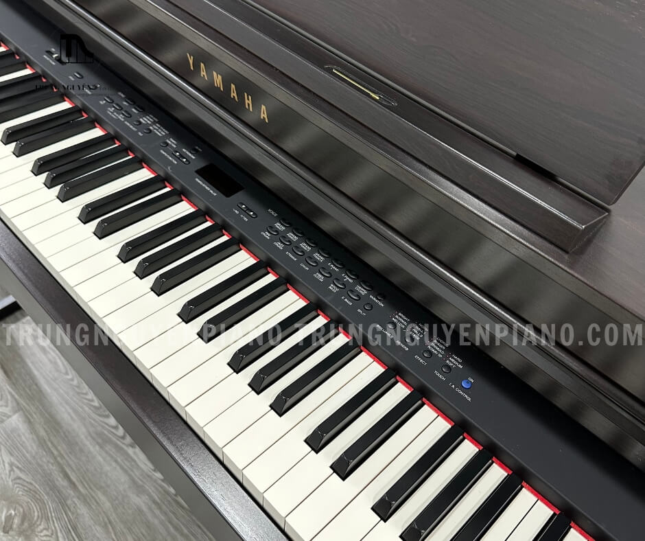 Đàn Piano Yamaha CLP 470 9 Các phím của Piano Yamaha CLP 470 được làm bằng gỗ nguyên khối