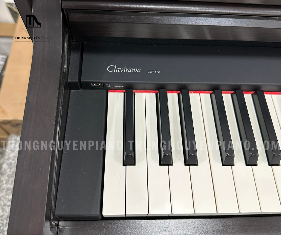 Đàn Piano Yamaha CLP 470 8 Bàn phím Piano Yamaha CLP 470 được phủ ngà tổng hợp có bề mặt mềm