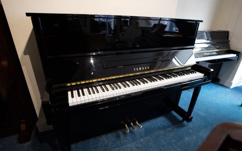 Đàn Piano Yamaha U10A 12 Đàn Piano Yamaha U10A sở hữu vẻ đẹp cổ điển và được nhiều người đánh giá cao về chất lượng âm thanh