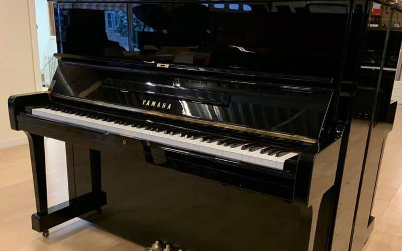 Đàn Piano Yamaha U10BL gây ấn tượng với chất âm sáng, du dương