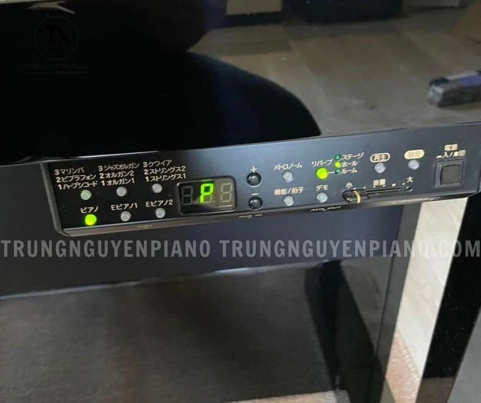 Đàn Piano Yamaha DUP20 3 DUP20 còn sở hữu vẻ ngoài cùng màu sơn đen bóng thiết kế tinh tế