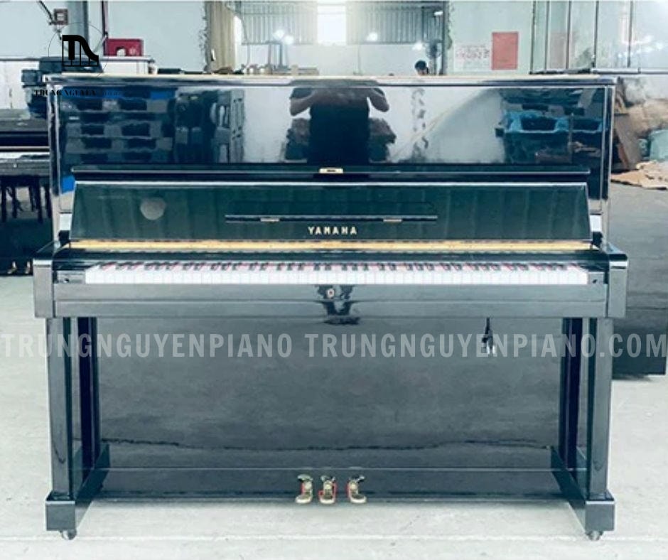 Đàn Piano Yamaha U1D được sơn lớp đen bóng