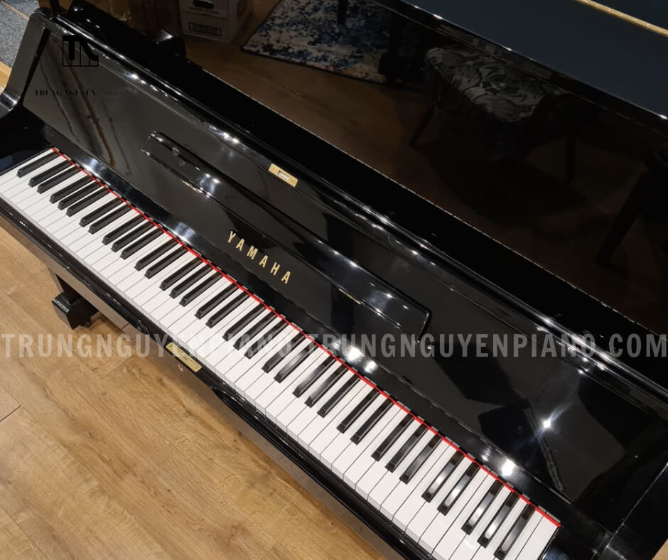 Đàn Piano Yamaha UX 6 Bàn phím làm bằng chất liệu cao cấp và tạo cảm giác chân thật