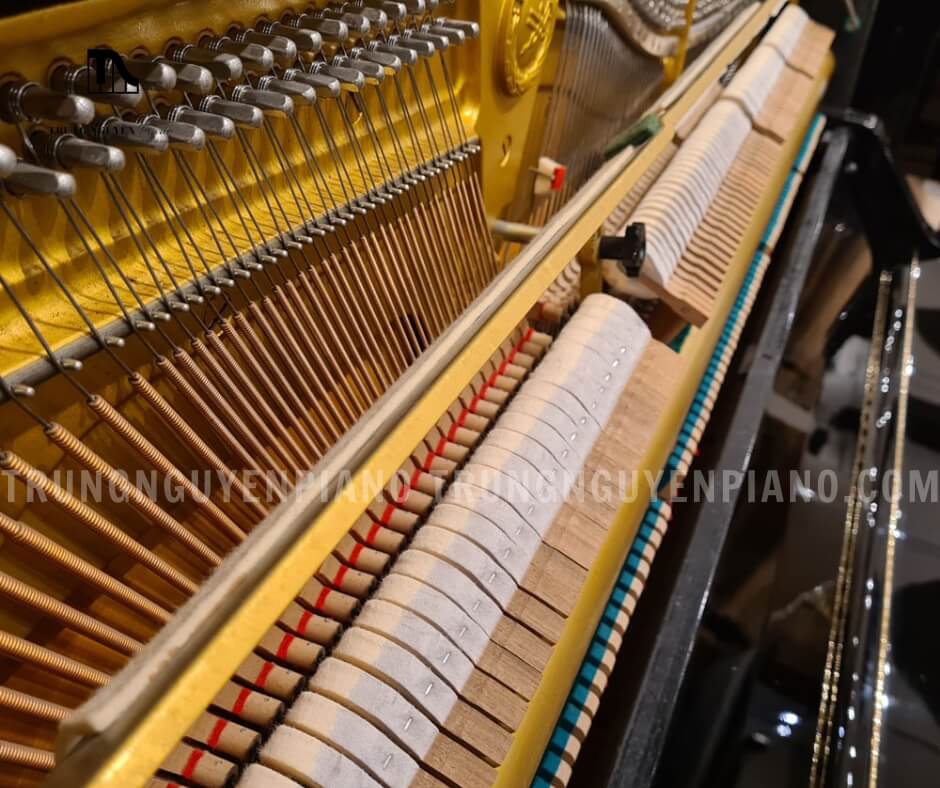 Đàn Piano Yamaha UX 4 Dây đàn được chế tạo bằng thép cường độ