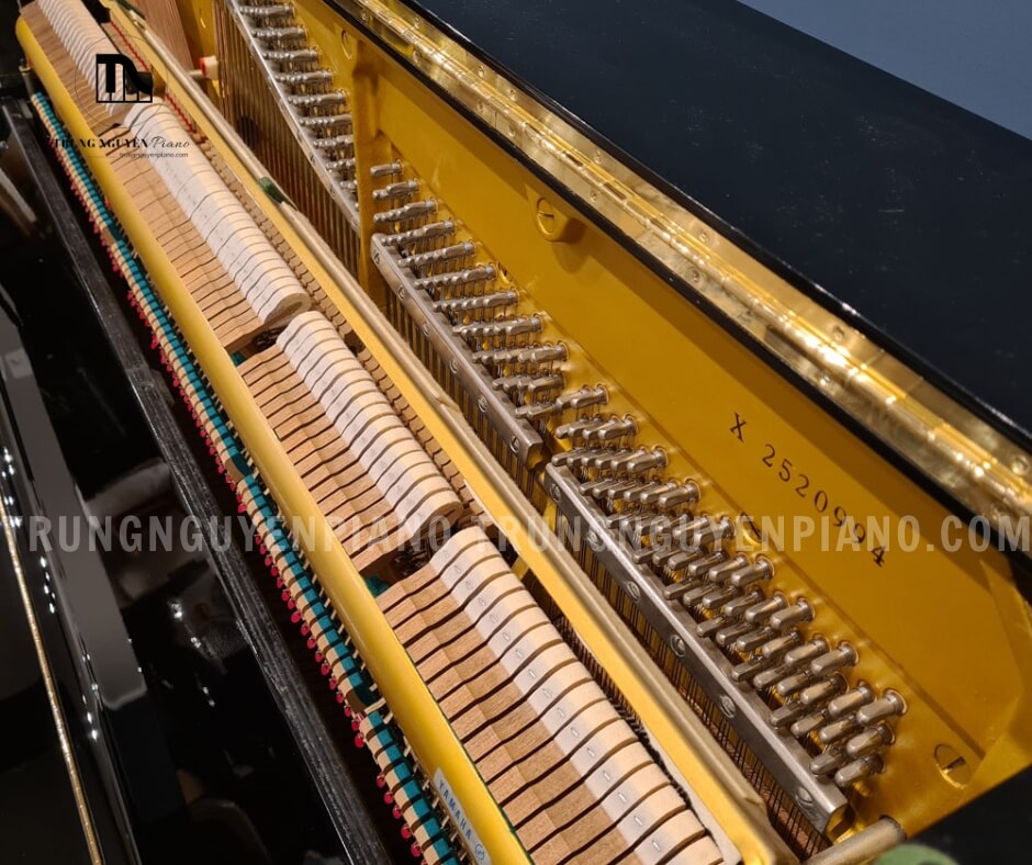 Đàn Piano Yamaha UX 3 Đàn piano Yamaha UX là một trong những dòng đàn được rất nhiều nghệ sỹ ưa chuộng