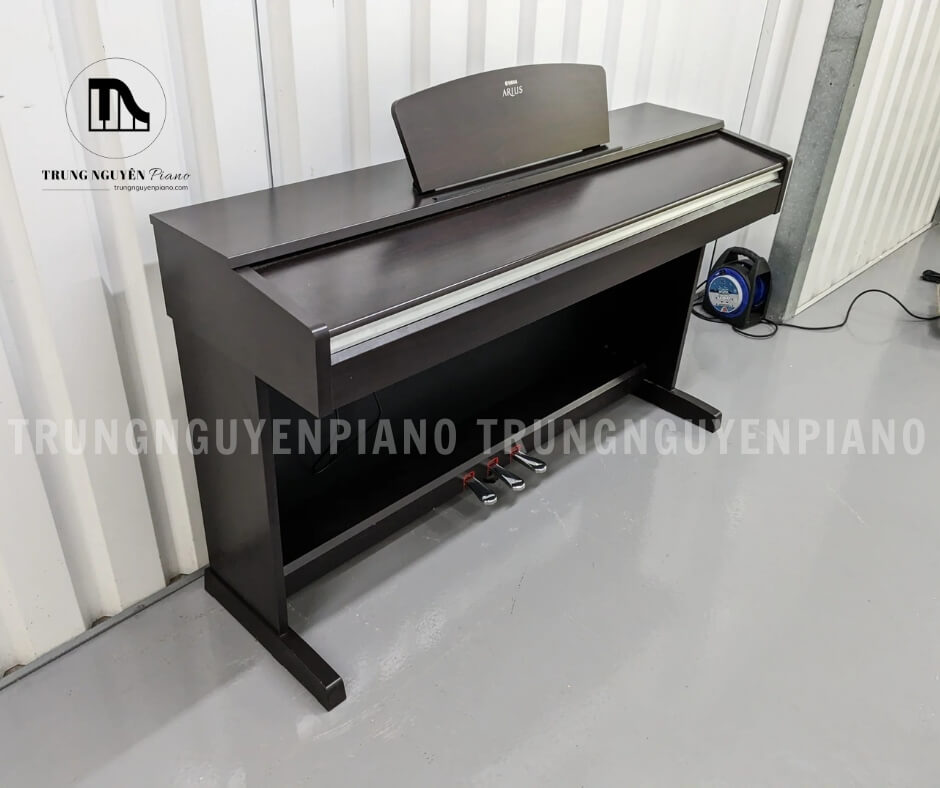 Đàn Piano Yamaha YDP-135 4 Đàn Piano Yamaha YDP-135 là mẫu đàn được nhiều người yêu thích, bề mặt sang trọng