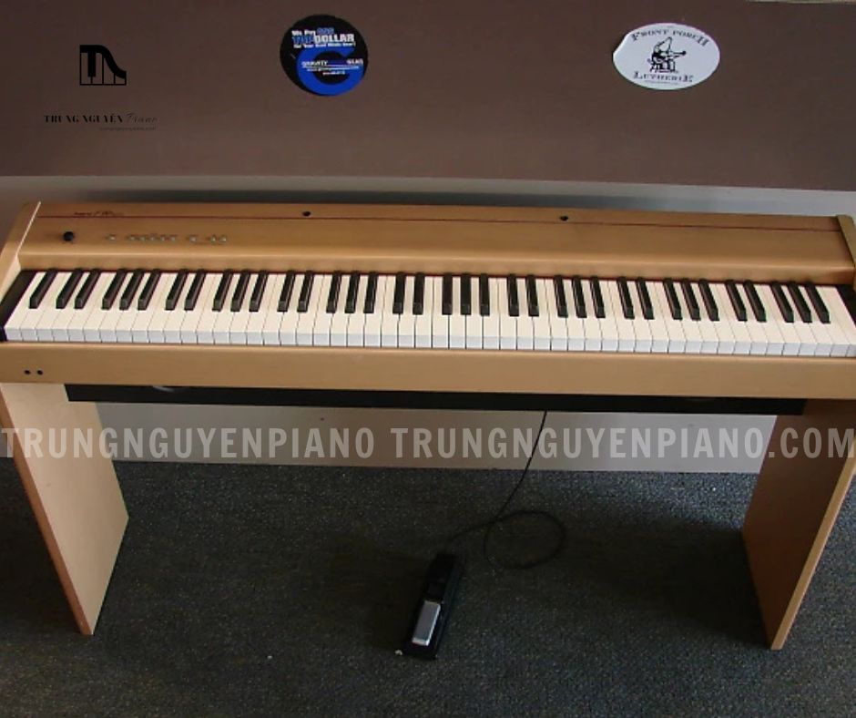 Piano điện Roland F90 sở hữu bàn phím PHA có độ nặng và cảm giác tương tự như bàn phím đàn piano cơ
