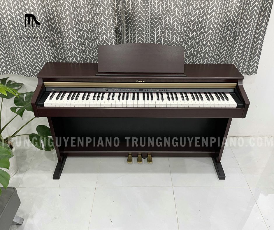 Roland HP2 còn có thiết kế kiểu dáng sang trọng