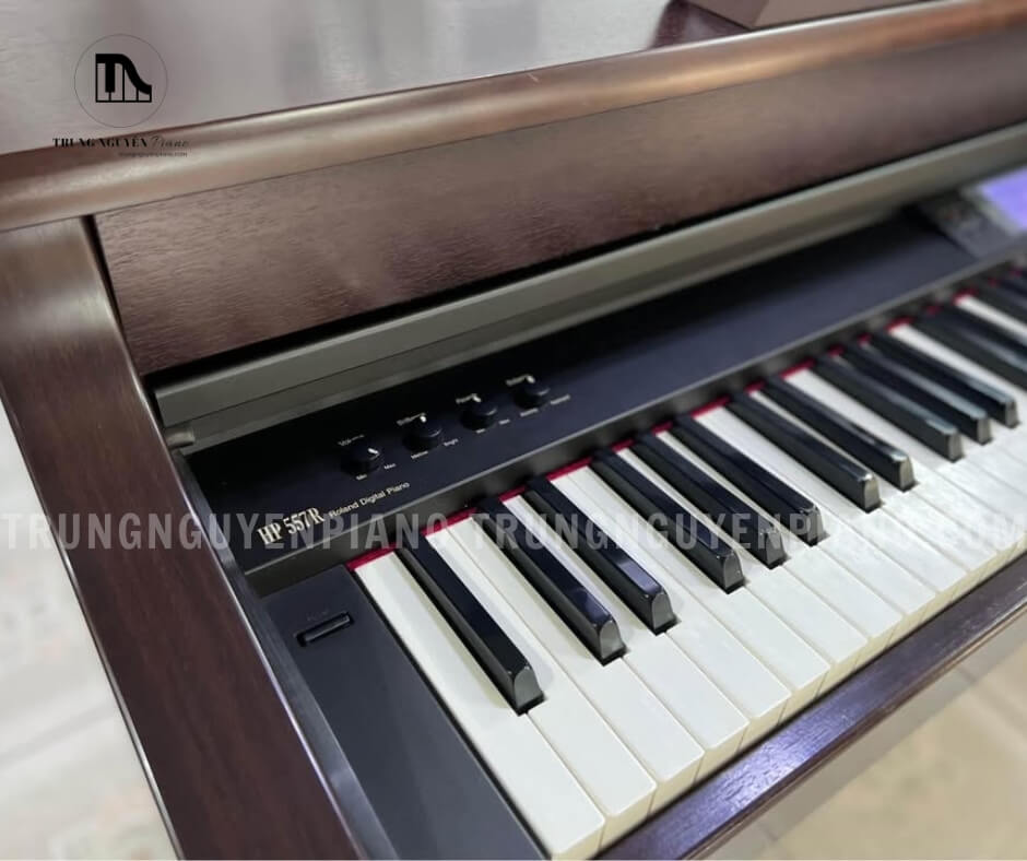Piano điện Roland HP557 5 Roland HP557 sở hữu bàn phím PHA-50