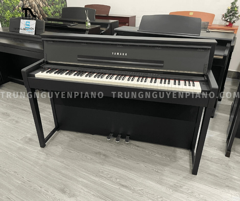 Piano điện Yamaha CLPS408 5 Các phím được làm bằng gỗ tự nhiên với bề mặt phím bằng ngà tổng hợp