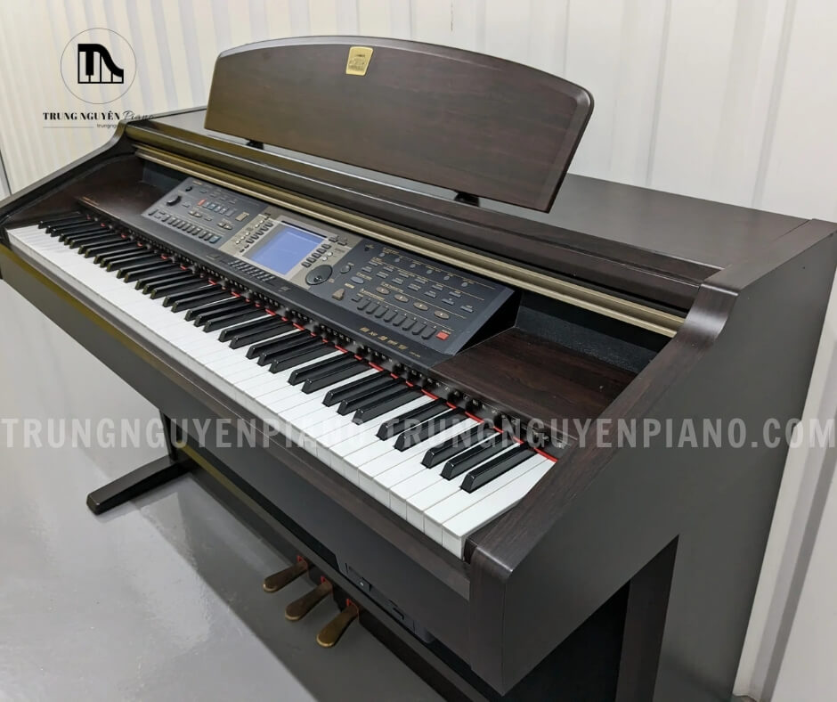Đàn piano điện Yamaha CVP205 có thiết kế đơn giản nhưng thanh lịch