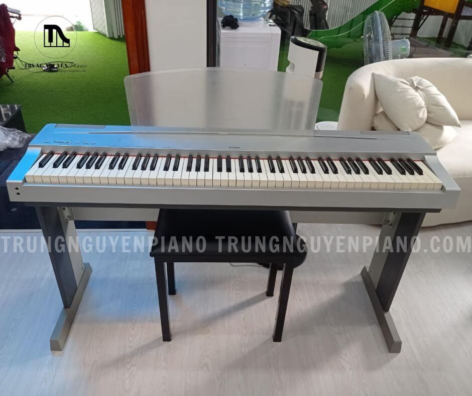 Piano điện Yamaha P70 3 Piano điện Yamaha P70 cũng đi kèm với một số chương trình organ tuyệt vời cho nhạc Jazz và nhạc Church