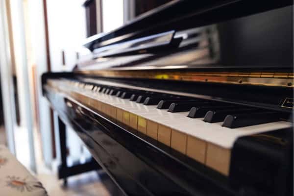 Mua đàn piano quận 9 uy tín chất lượng tại Trung Nguyên
