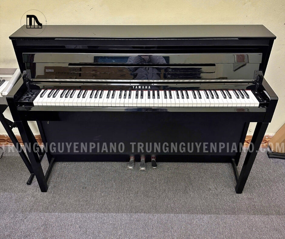 Piano điện Yamaha CLPS306 thiết kế mỏng với chiều sâu 43 cm