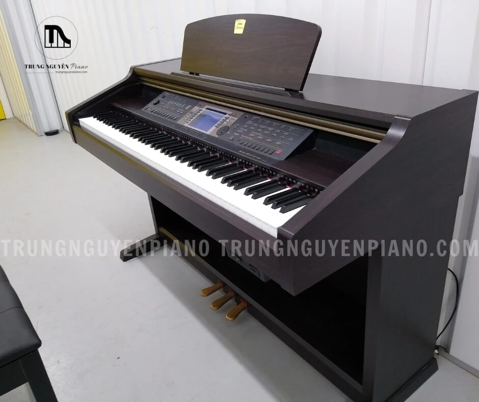Đàn piano điện Yamaha CVP204 là dòng đàn có thiết kế đứng và ngoại hình lớn