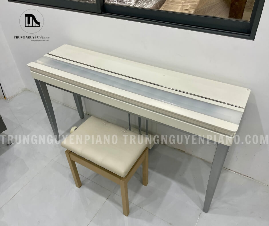 Piano điện Yamaha Modus R01 5 Thiết kế 4 chân của Piano điện Yamaha Modus R01 cho phép chiếc đàn piano vừa vặn thoải mái trong nhà