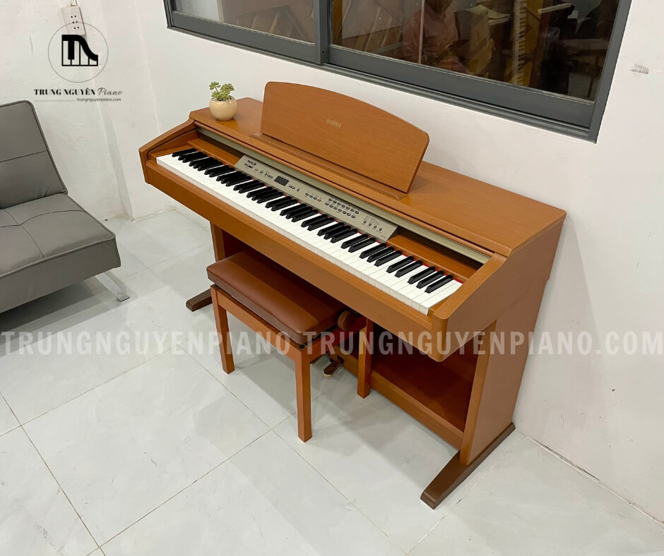 Piano điện Yamaha YDP223 8 Piano điện Yamaha YDP223 nổi bật với màu nâu sáng