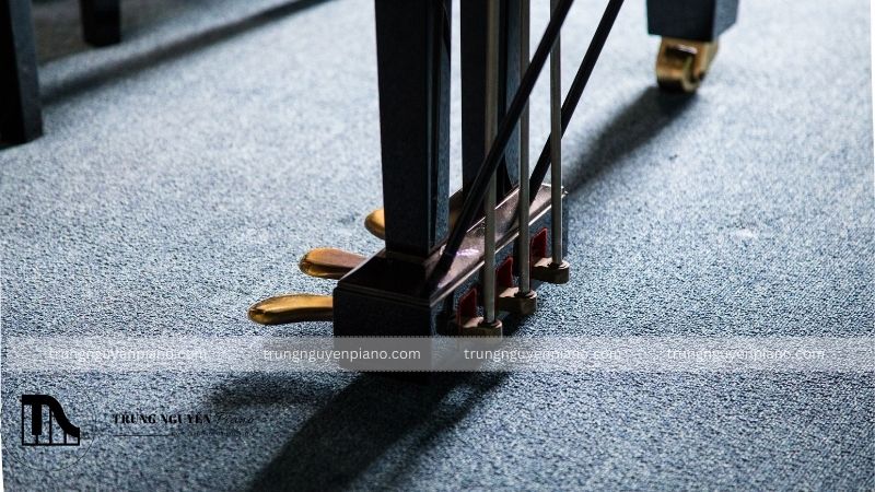 Piano Upright là gì? Phân biệt Piano Upright và Grand chi tiết 6 Bàn đạp piano