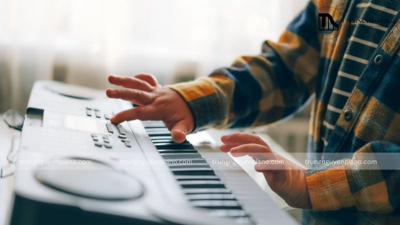 Có cần kết nối đàn piano điện với máy tính hay không