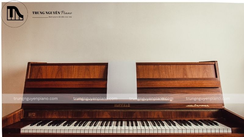 Piano Upright là gì? Phân biệt Piano Upright và Grand chi tiết 1 đàn Piano upright là loại đàn piano có thiết kế thẳng đứng, dây đàn được đặt theo chiều dọc
