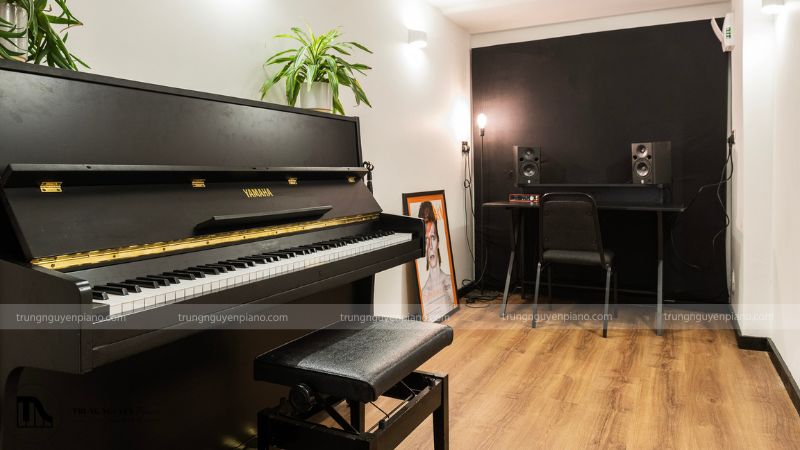 Chú ý không để trẻ em nghịch phá làm hỏng các bộ phận của đàn