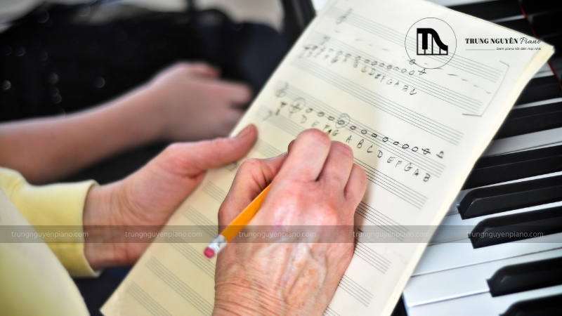 Học piano có khó không? Đối tượng, độ tuổi phù hợp học piano 7 Bắt đầu từ những bài nhạc đơn giản để làm quen với nhịp điệu