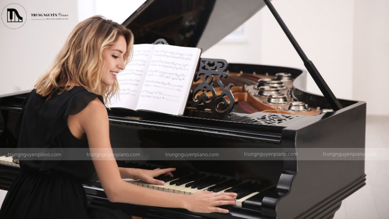 Âm thanh của đàn piano cơ ấm áp hơn, cộng hưởng tự nhiên và giàu cảm xúc hơn