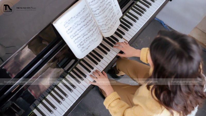 Thông thường đàn piano điện có giá thấp hơn đáng kể so với đàn piano cơ