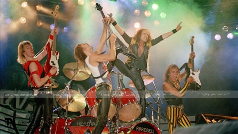 Khám phá các thể loại nhạc phổ biến có thể chơi trên đàn Piano 5 Ban nhạc biểu diễn dưới ánh đèn sân khấu rực rỡ, với khán giả cuồng nhiệt