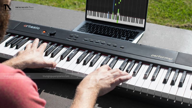 Đàn piano điện là gì? Top 3 đàn piano điện tốt nhất hiện nay 17 Bạn có thể tự học piano tại nhà thông qua các khóa học trực tuyến