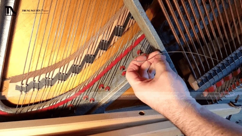 Đàn piano có bao nhiêu dây? Tìm hiểu kiến thức cơ bản về dây đàn 5 Dây đàn piano bị đứt mảnh