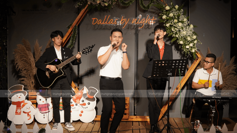 Guitar là một nhạc cụ linh hoạt, phù hợp với cả biểu diễn độc tấu lẫn hòa âm cùng các nhạc cụ khác