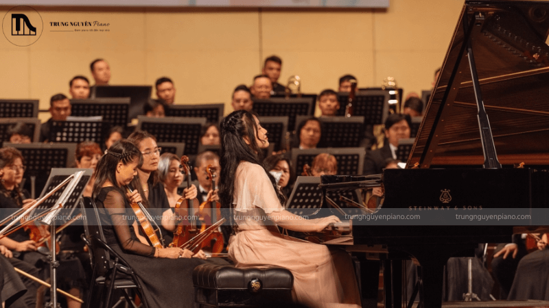 Biểu diễn piano cùng dàn nhạc giao hưởng
